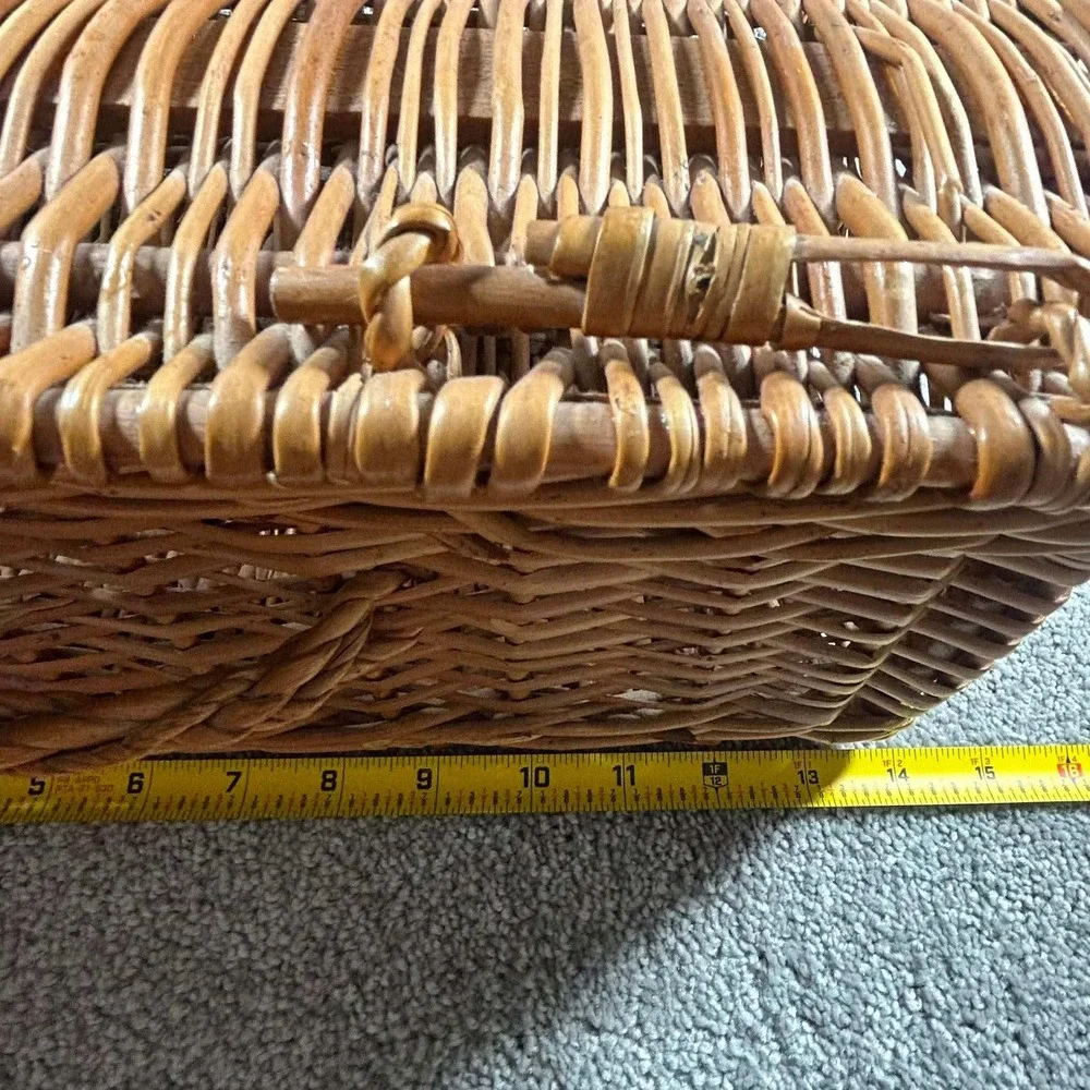 Wicker Picnic Basket Honey Brown Lidded Woven Storage Trunk
